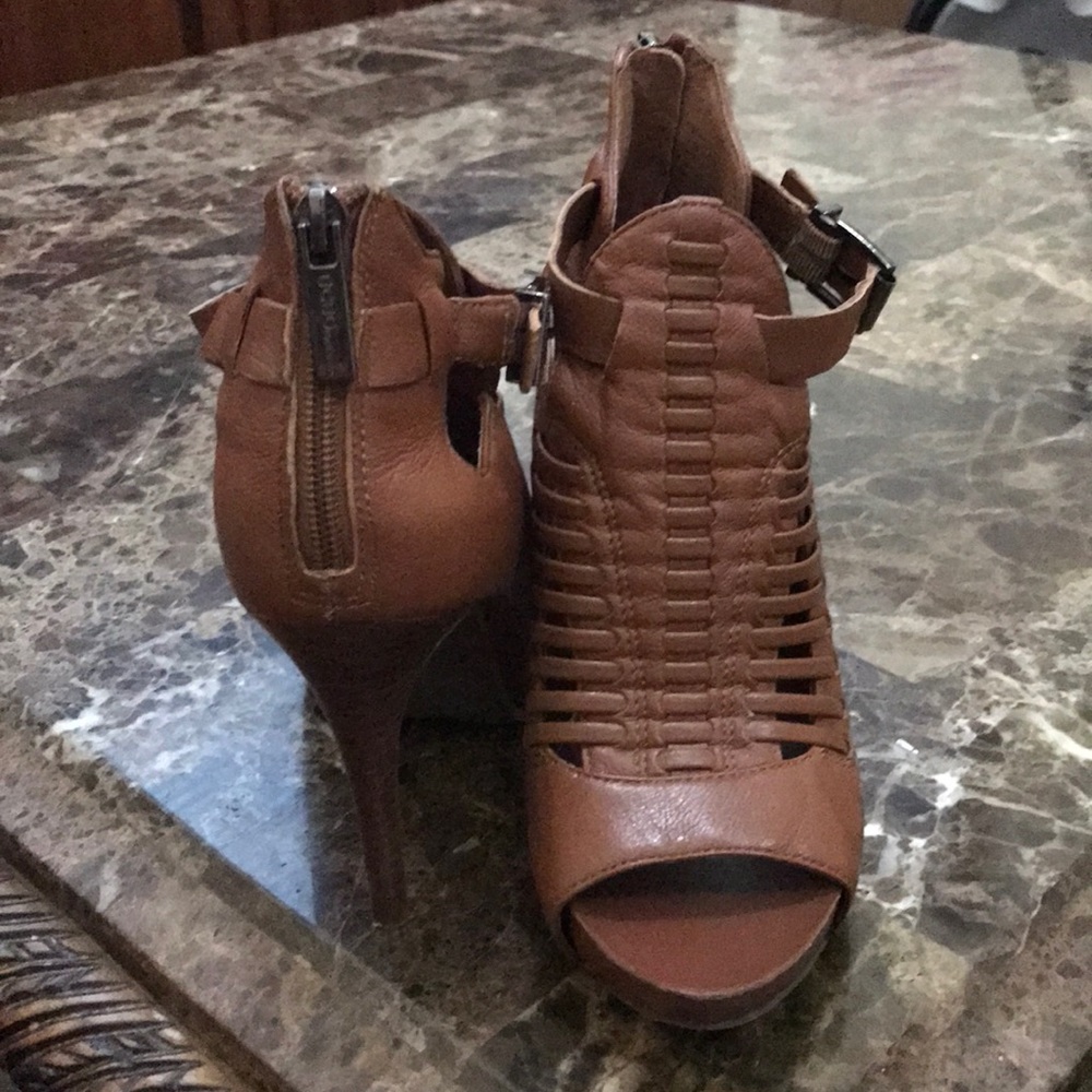 BCBG heels - Picture 4 of 4